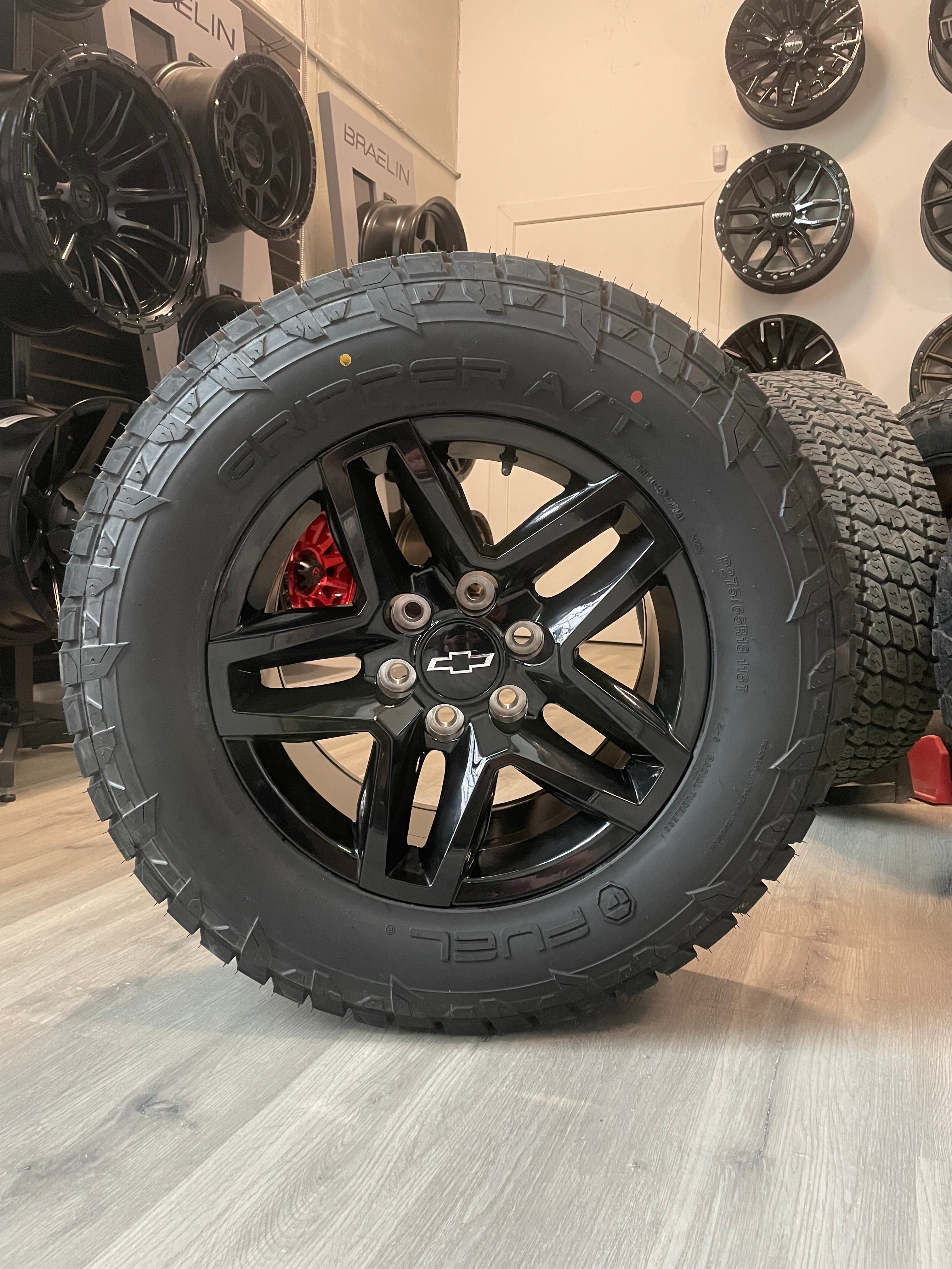 ( SET OF FOUR ) GMC/CHEVY TRAIL BOSS REPS R245 GLOSS BLACK 18X8.5 +26 6X139.7 | 275/65R18 FUEL GRIPPER AT
