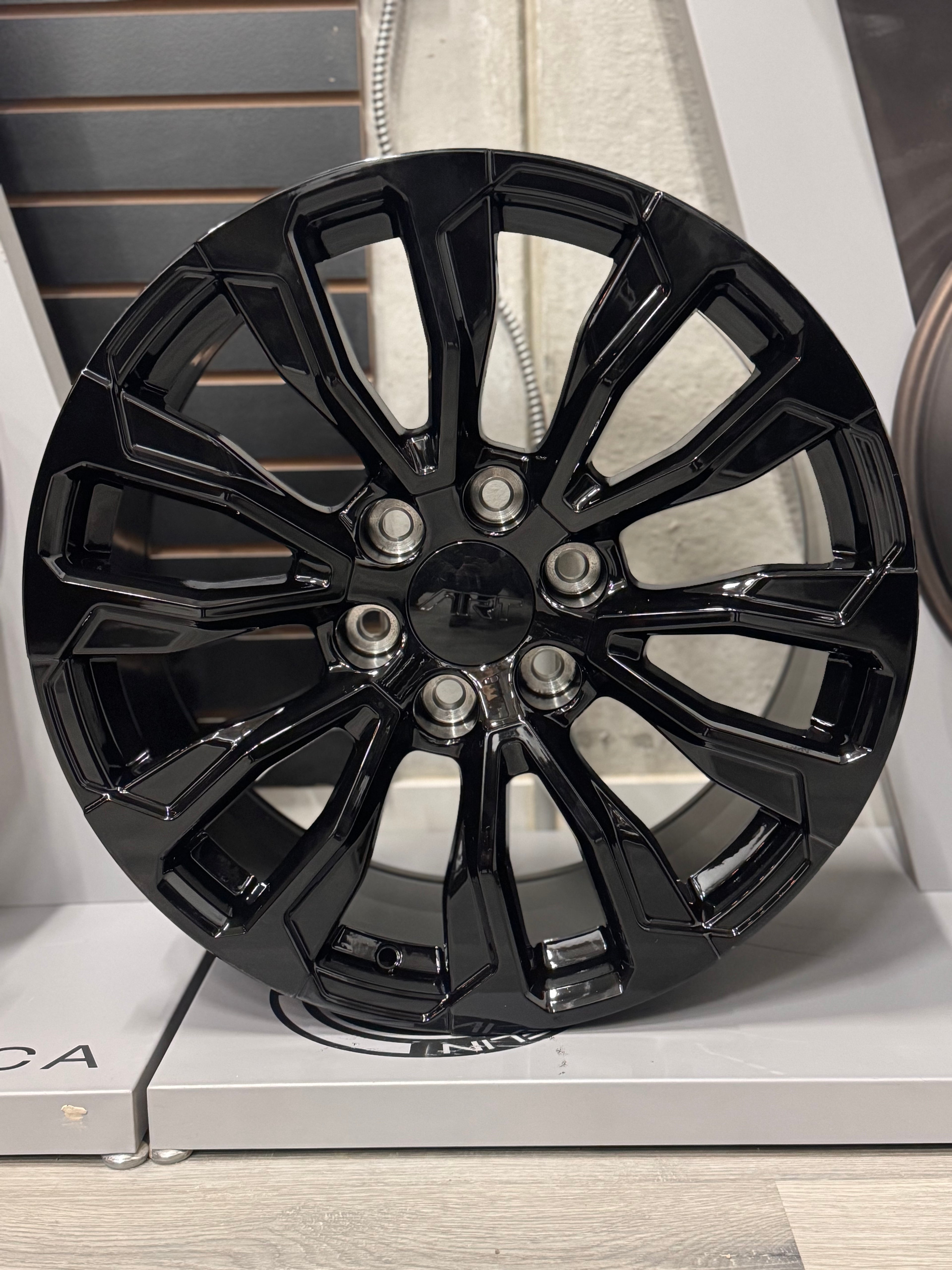 CHEVY HIGH COUNTRY OEM REPS 271 GLOSS BLACK 20X9 +27 6X139.7MM 77.8MM