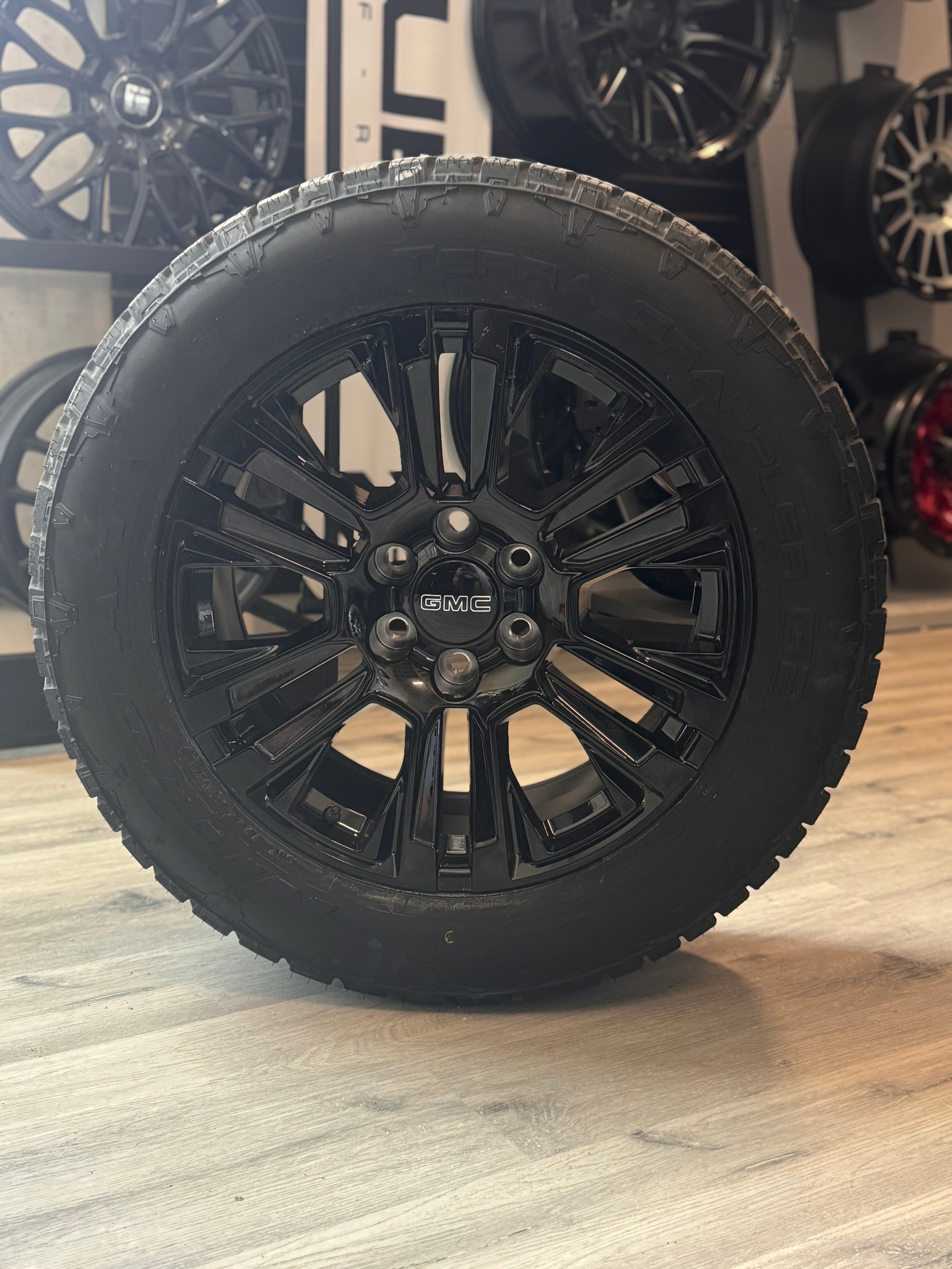 ( SET OF FOUR ) OEM Style GMC/CHEVY/CADILLAC 216 REPS GLOSS BLACK 20X9 +24 6X139.7 77.8 | 275/55R20 NITTO G2
