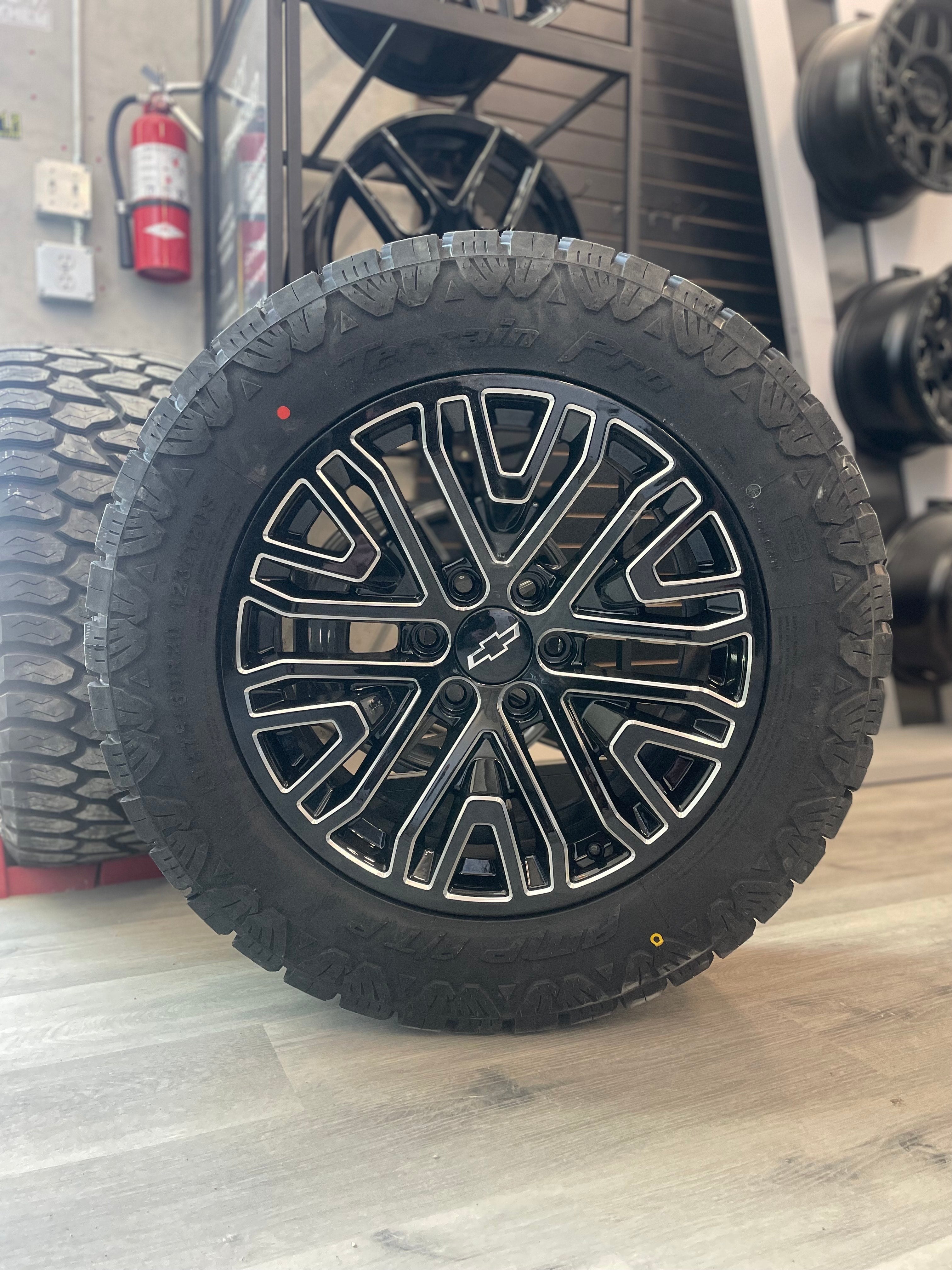(SET OF FOUR) GMC Denali Replika Gloss BLK Milled 20x9 6x139.7 +24 | 275/60r20 Amp Terrain Pro