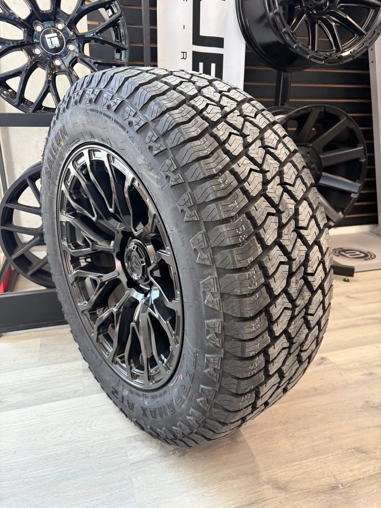 (SET OF FOUR) FUEL FC899 CHISEL BLACKOUT 20X9 +1 6X139.7 106.1 | 275/60R20 SAILUN TERRAMAX AT2 4PR