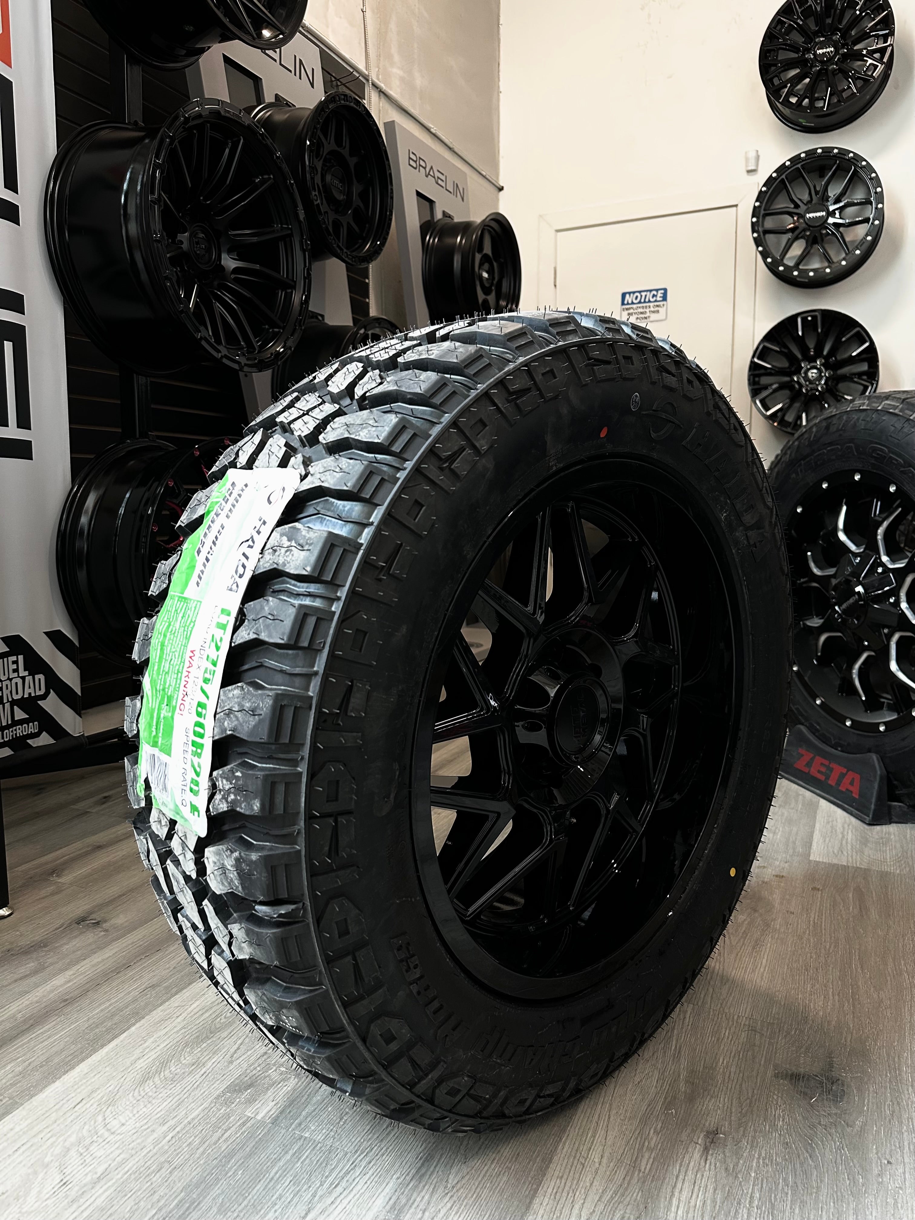 ( SET OF FOUR ) MOTO METAL MO812 TURBINE GLOSS BLACK 20X9 6X135 +1 87.1 | 275/60R20 LT HAIDA 869 3PMS