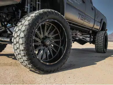 TIS 547 GLOSS BLACK - MILLED EDGE 20X10.0 -19 6X135MM 87.1MM