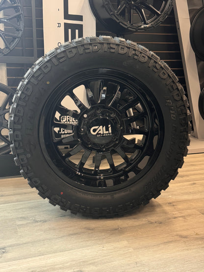 ( SET OF FOUR ) CALI OFF-ROAD SUMMIT 9110 GLOSS BLACK 20X10 8X180 -25MM 124.1MM | 33X12.50R20 HAIDA MUD CHAMP 869 3PMS