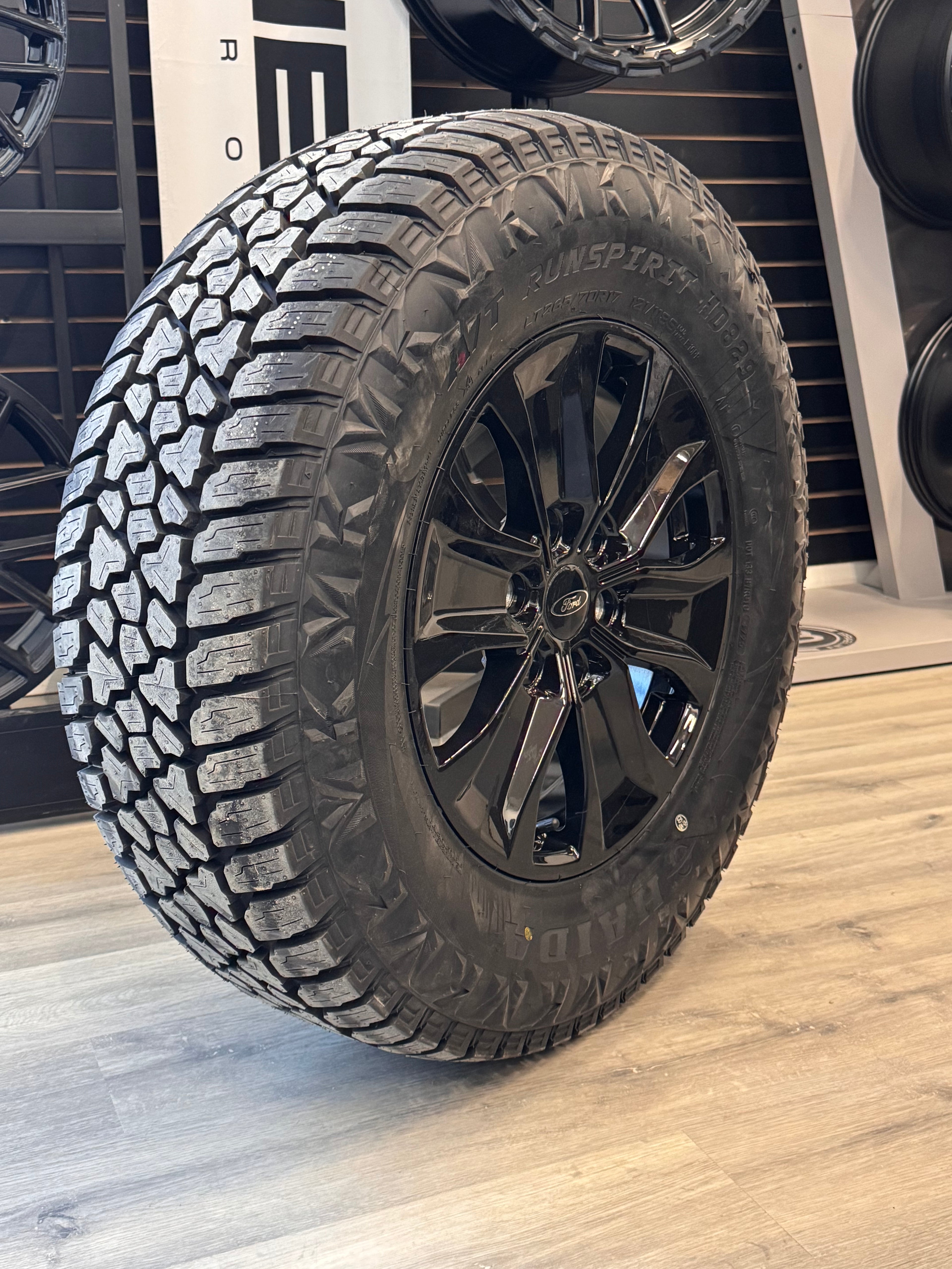 ( SET OF FOUR ) FORD OEM LARIAT REPS GLOSS BLACK 17X7.5 +44 6X135MM | LT 265/70R17 HAIDA 829 3PMS