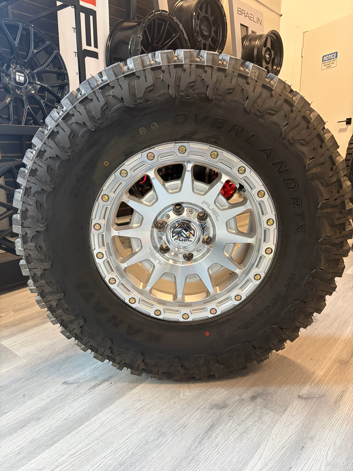 ( SET OF FOUR ) FUEL FC884 FORTRESS GLOSS SILVER W/ MACHINED FACE 17X8.5 +25 6X135 87.1 | 35X12.50R17 KANATI RTX 3PMS *TAKE OFF*