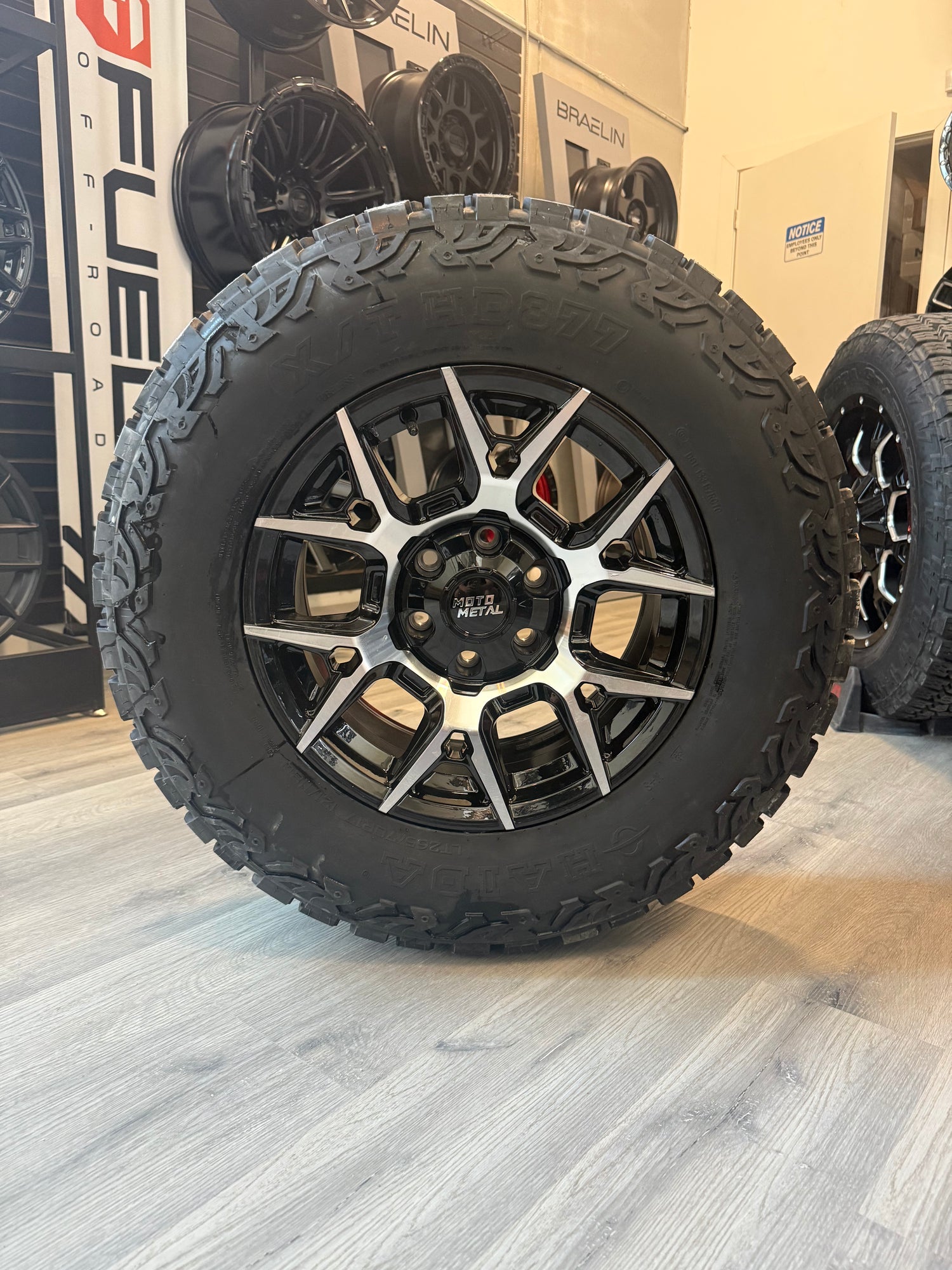 ( SET OF FOUR ) MOTO METAL MO813 MASON GLOSS BLACK W/ MACHINED FACE 17X8.5 +12 6X135/6X139.7 95.1mm | LT 265/70R17 HAIDA 877 3PMS