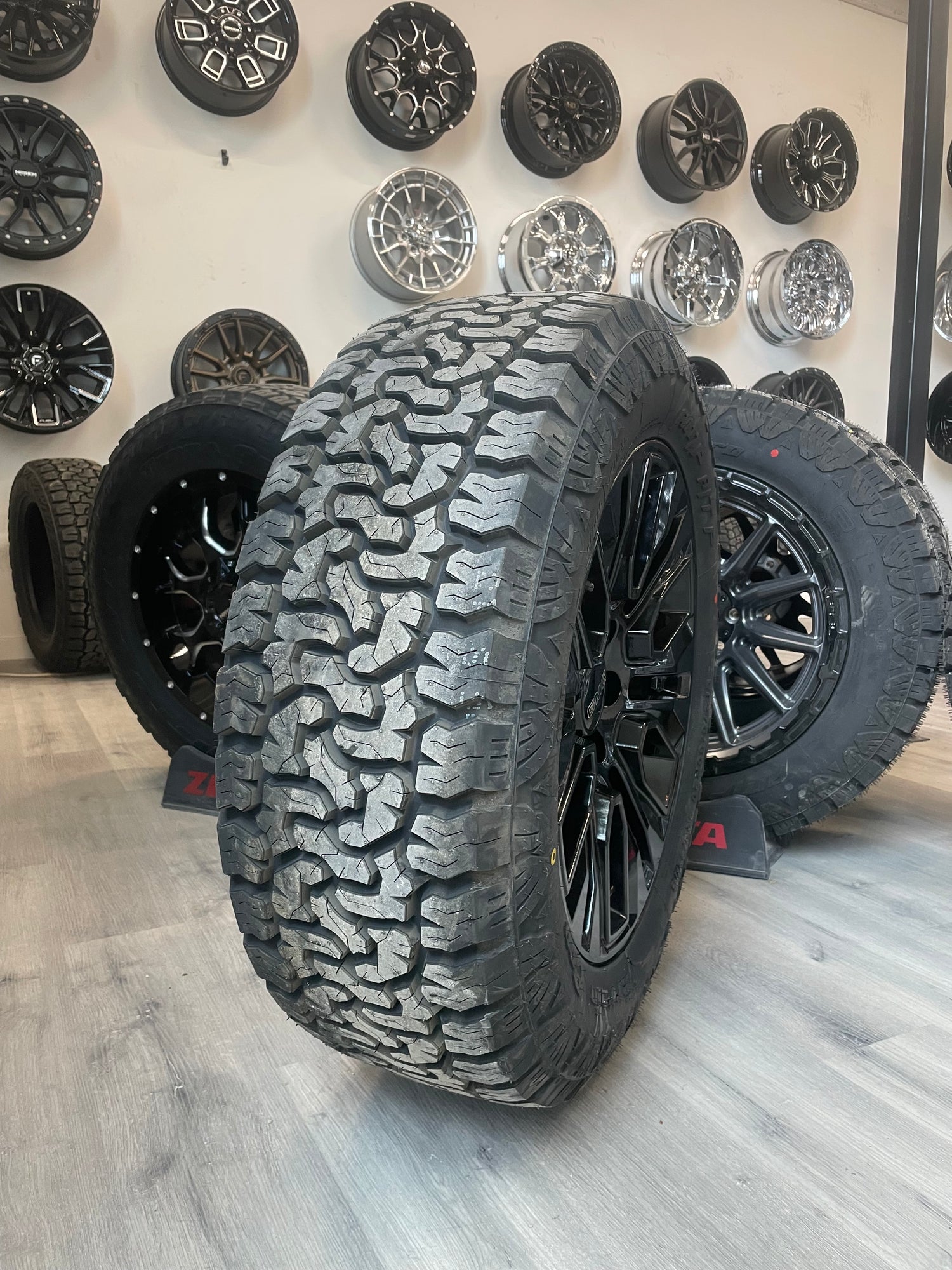 ( SET OF FOUR ) GMC OEM REPS GLOSS BLACK 20x9 +24 6x139.7MM 78.0MM | LT275/60r20 Amp Terrain Pro