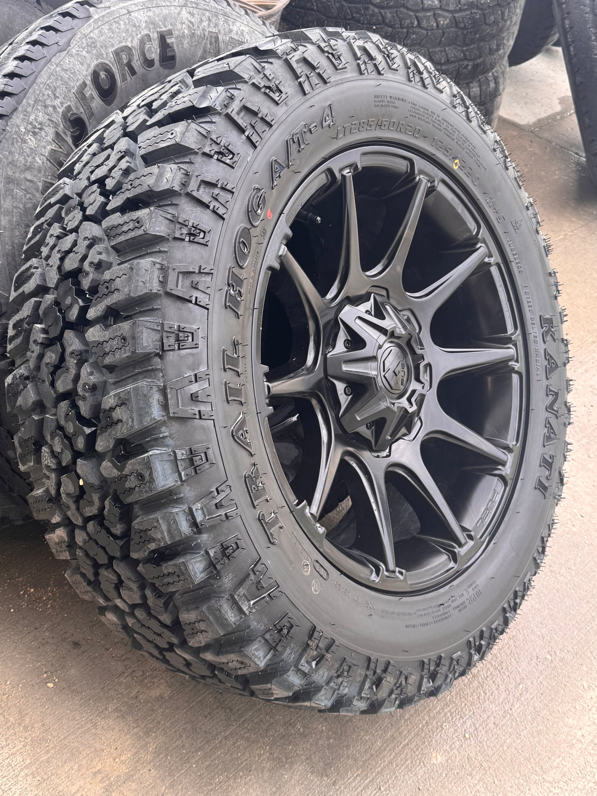 ( SET OF FOUR ) FUEL OFF-ROAD FC880 SUPER C MATTE BLACK 20X9 6X135/139.7 +1 106.1MM | LT 285/60R20 10PR KANATI TRAIL HOG AT/4 3PMS * NEW TAKE OFFS*