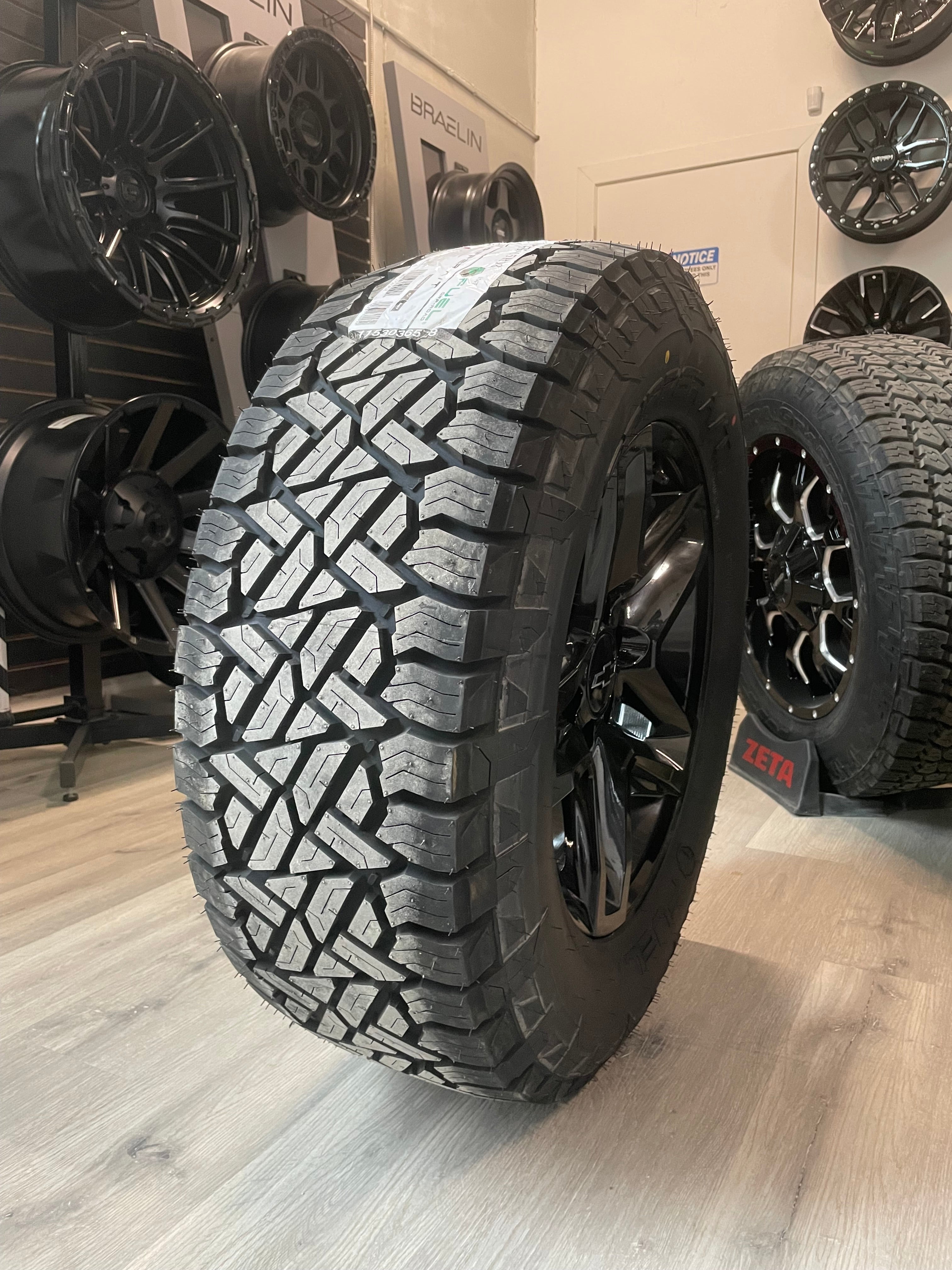 ( SET OF FOUR ) GMC/CHEVY TRAIL BOSS REPS R245 GLOSS BLACK 18X8.5 +26 6X139.7 | 275/65R18 FUEL GRIPPER AT
