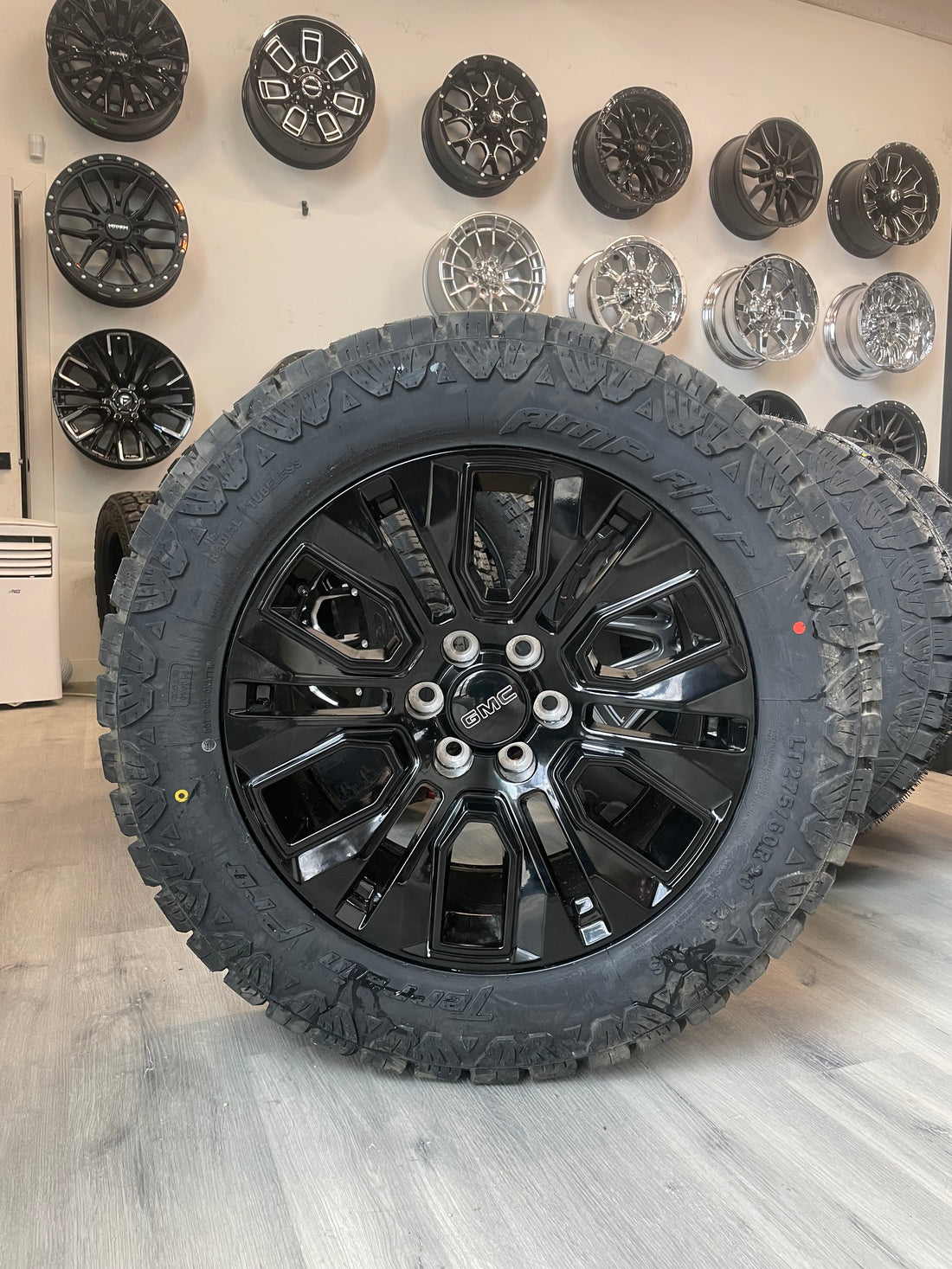 ( SET OF FOUR ) GMC OEM REPS GLOSS BLACK 20x9 +24 6x139.7MM 78.0MM | LT275/60r20 Amp Terrain Pro