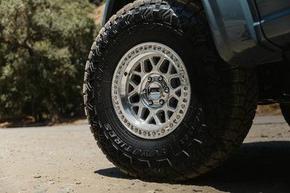 KMC WHEELS KM549 GRS GLOSS SILVER W/ MACHINED FACE 17X9 +0 6X139.7 106.1 ( TEXT FOR CLEARANCE PRICE *** )