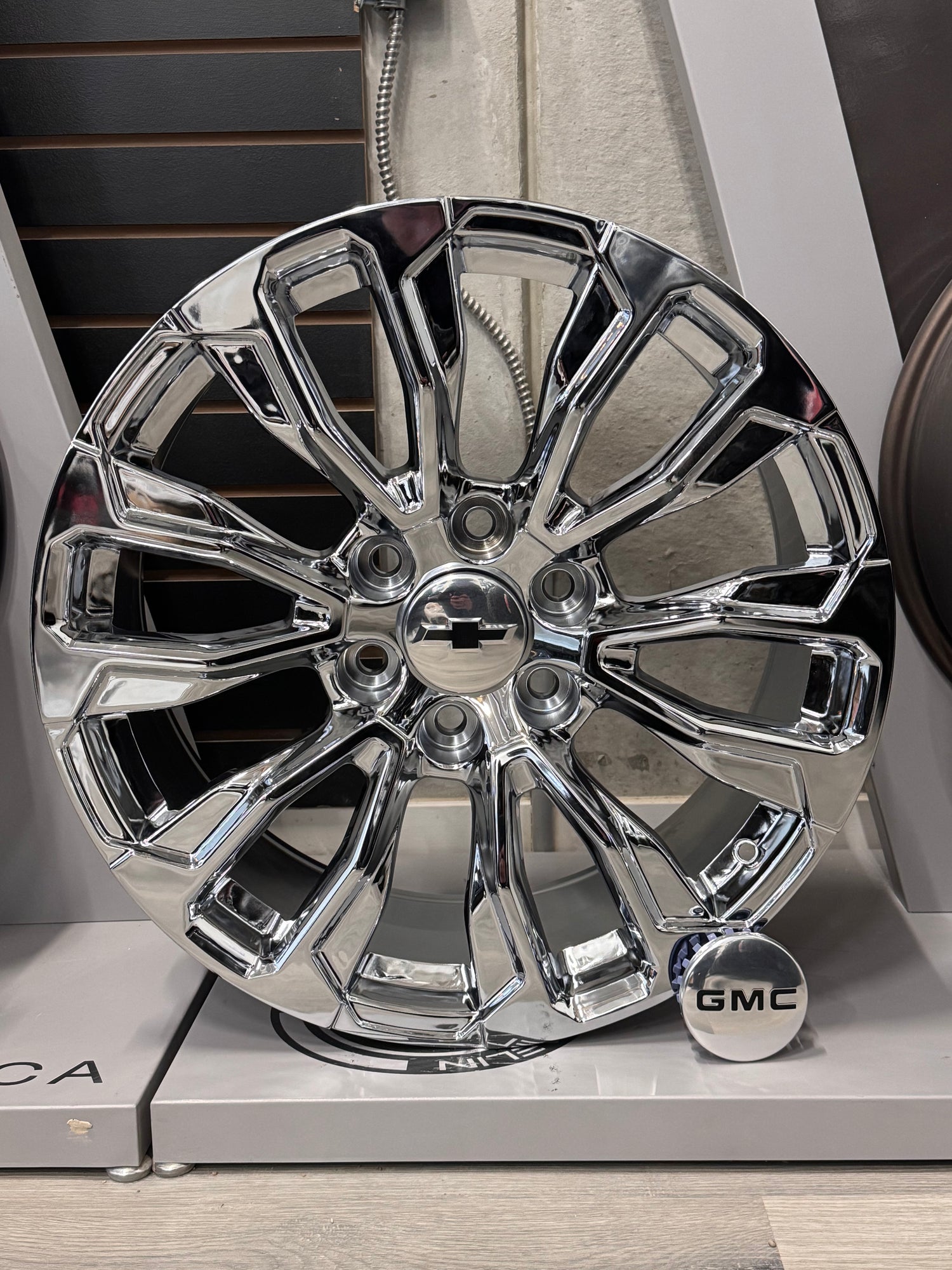 CHEVY/GMC/CADILLAC OEM REPS 271 CHROME 20X9 +27 6X139.7 77.8