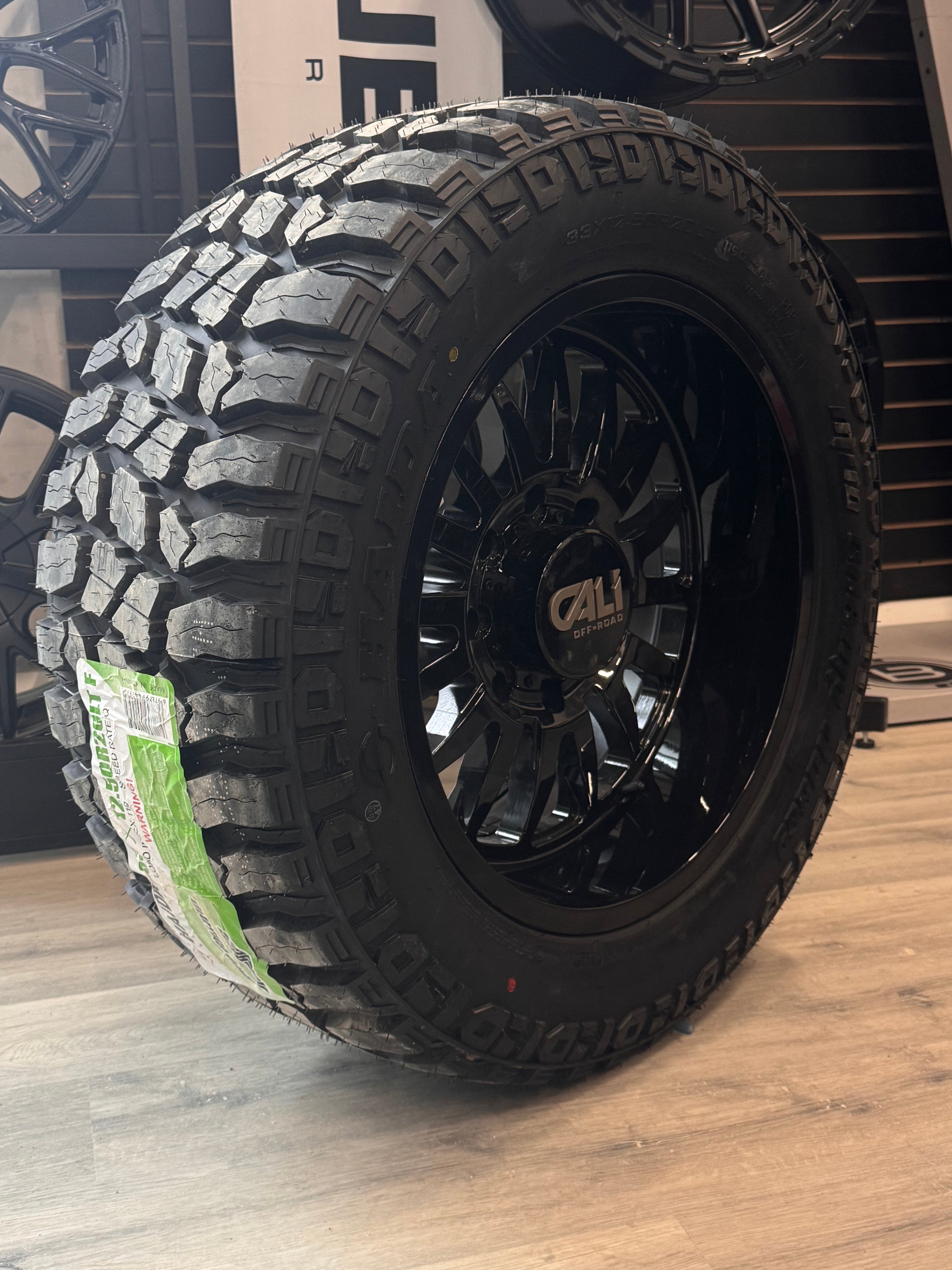 ( SET OF FOUR ) CALI OFF-ROAD SUMMIT 9110 GLOSS BLACK 20X10 8X180 -25MM 124.1MM | 33X12.50R20 HAIDA MUD CHAMP 869 3PMS