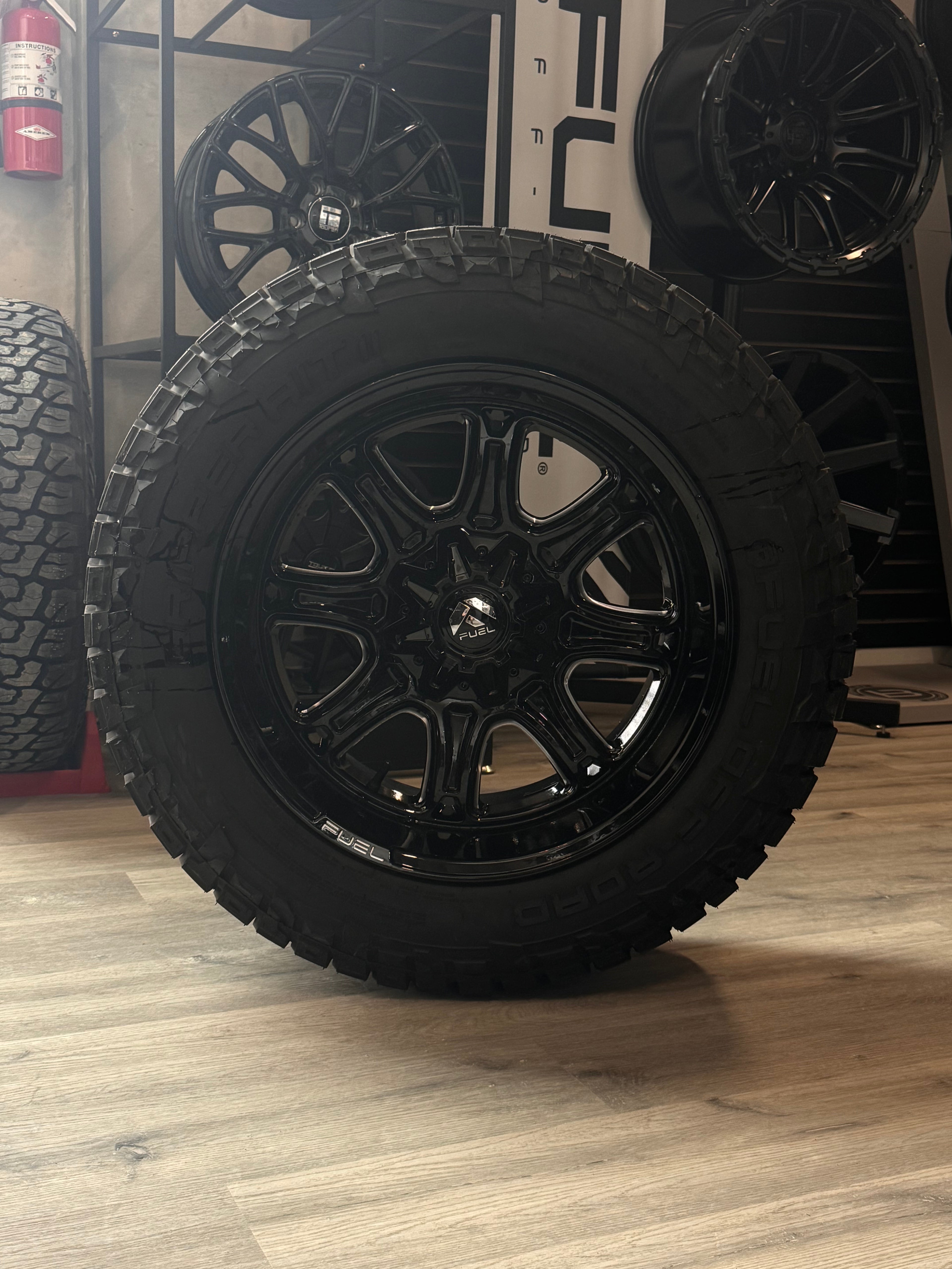 ( SET OF FOUR ) FUEL DARKSTAR GLOSS BLK MILLED 20X10 6X135/6X139.7 -18 106.1MM | 285/55R20 FUEL GRIPPER AT 2