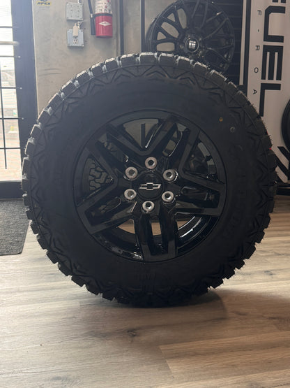 ( SET OF FOUR ) GMC/CHEVY TRAIL BOSS STYLE OEM REPS R245 GLOSS BLACK 17X8 6X139.7 +24 | 265/70R17 HAIDA 878
