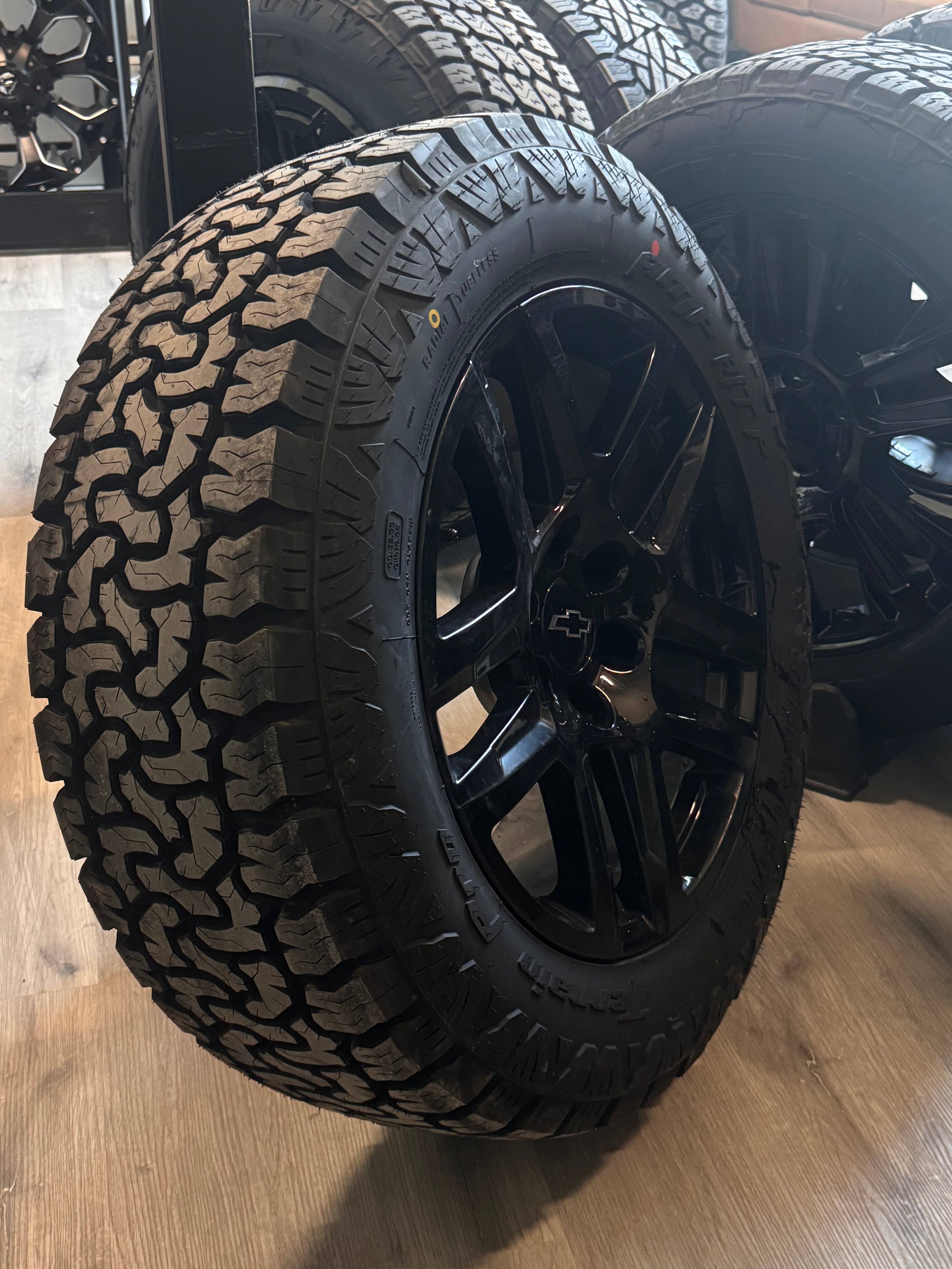 ( SET OF FOUR ) OEM FACTORY TRAILBOSS GLOSS BLACK 20X9.0 +20  6X139.7MM 77.8MM *TAKE OFF* | 275/60R20 AMP TERRAIN PRO LT