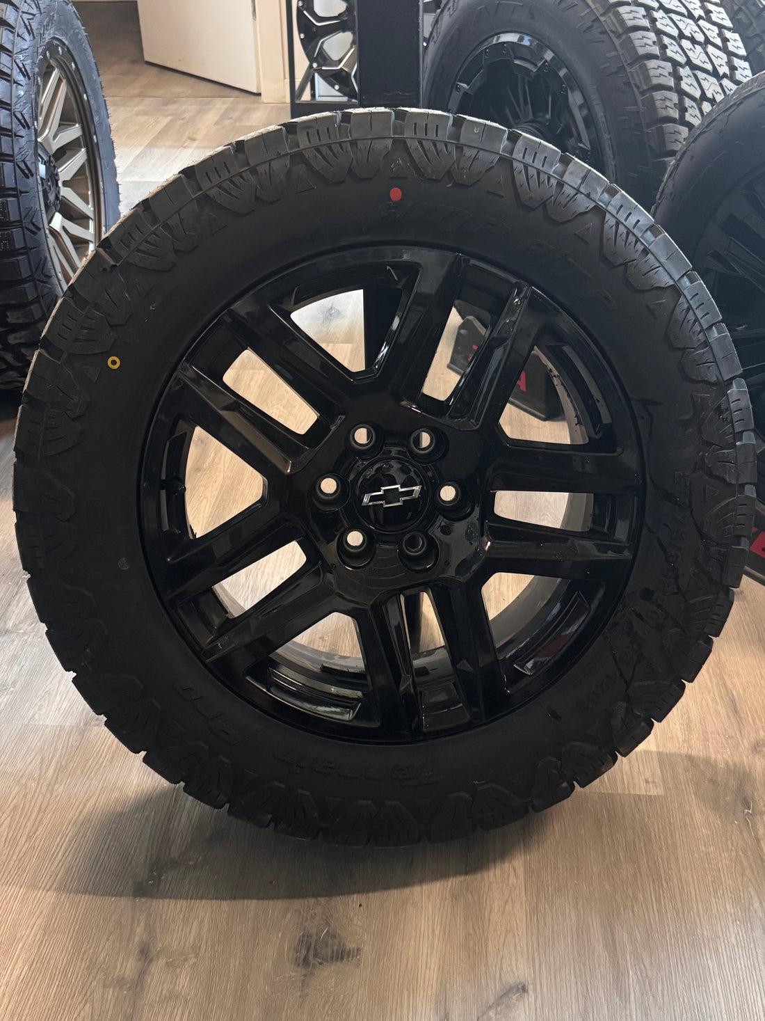 ( SET OF FOUR ) OEM FACTORY TRAILBOSS GLOSS BLACK 20X9.0 +20  6X139.7MM 77.8MM *TAKE OFF* | 275/60R20 AMP TERRAIN PRO LT