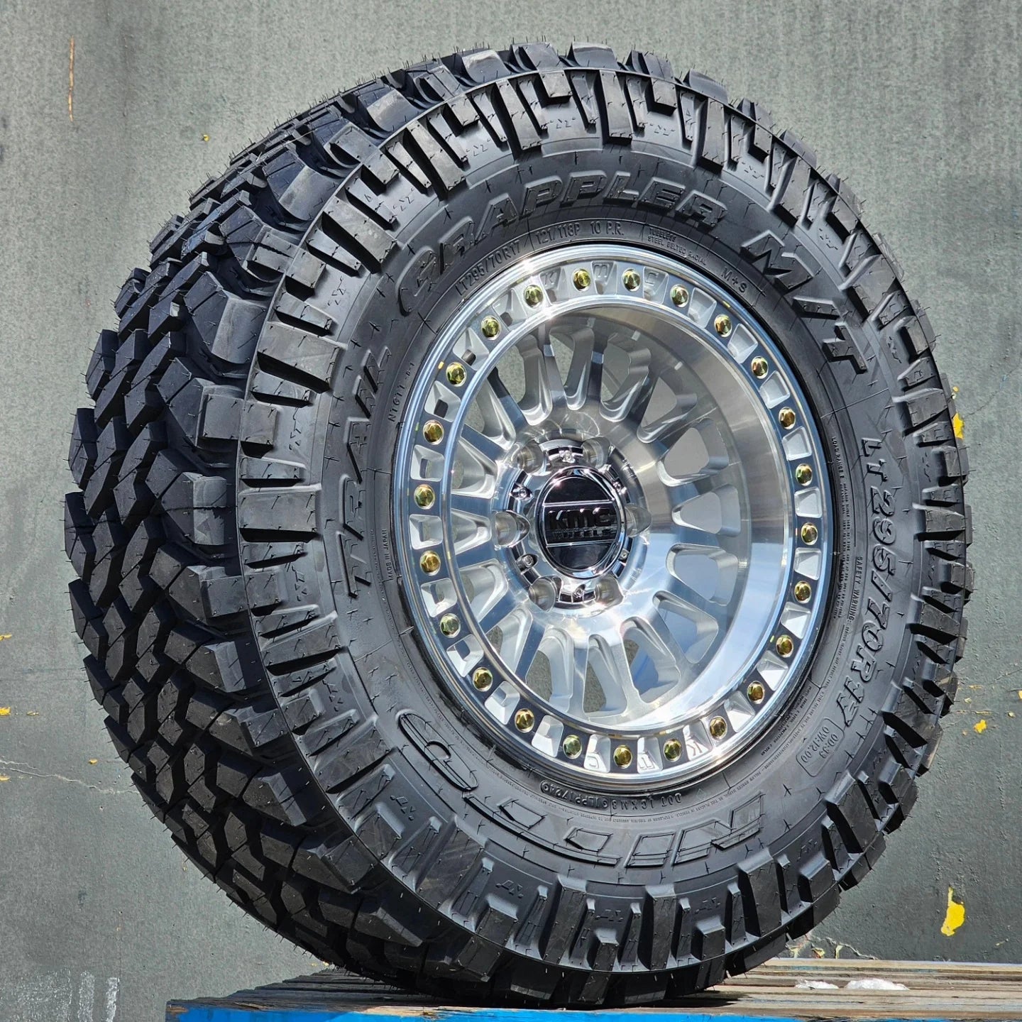 KMC KM552 IMS GLOSS SILVER W/ MACHINED FACE 18X9 0 8X165.1 125.1mm **TEXT FOR CLEARANCE PRICE **