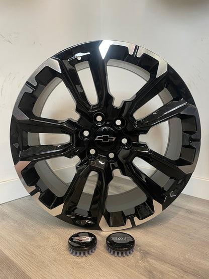 R210 CHEVY/GMC 1500 GLOSS BLK MILLED REPS | 22X9 +28 6X139.7MM