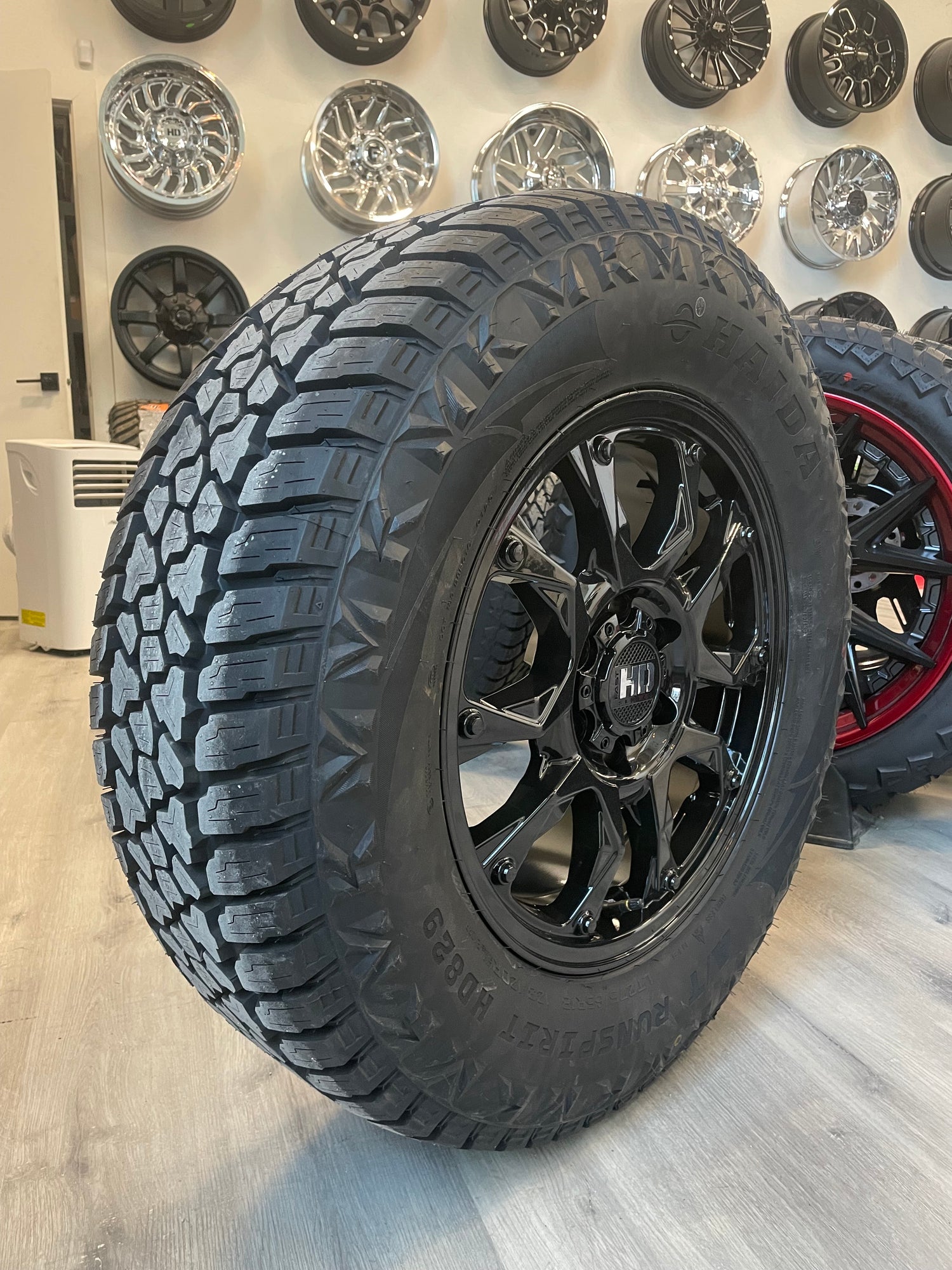 (SET OF FOUR) Fast HD Tactical 18x8 6x135 +40 Gloss BLK | LT275/65r18 Haida 829 3PMS ( F150, Expedition )