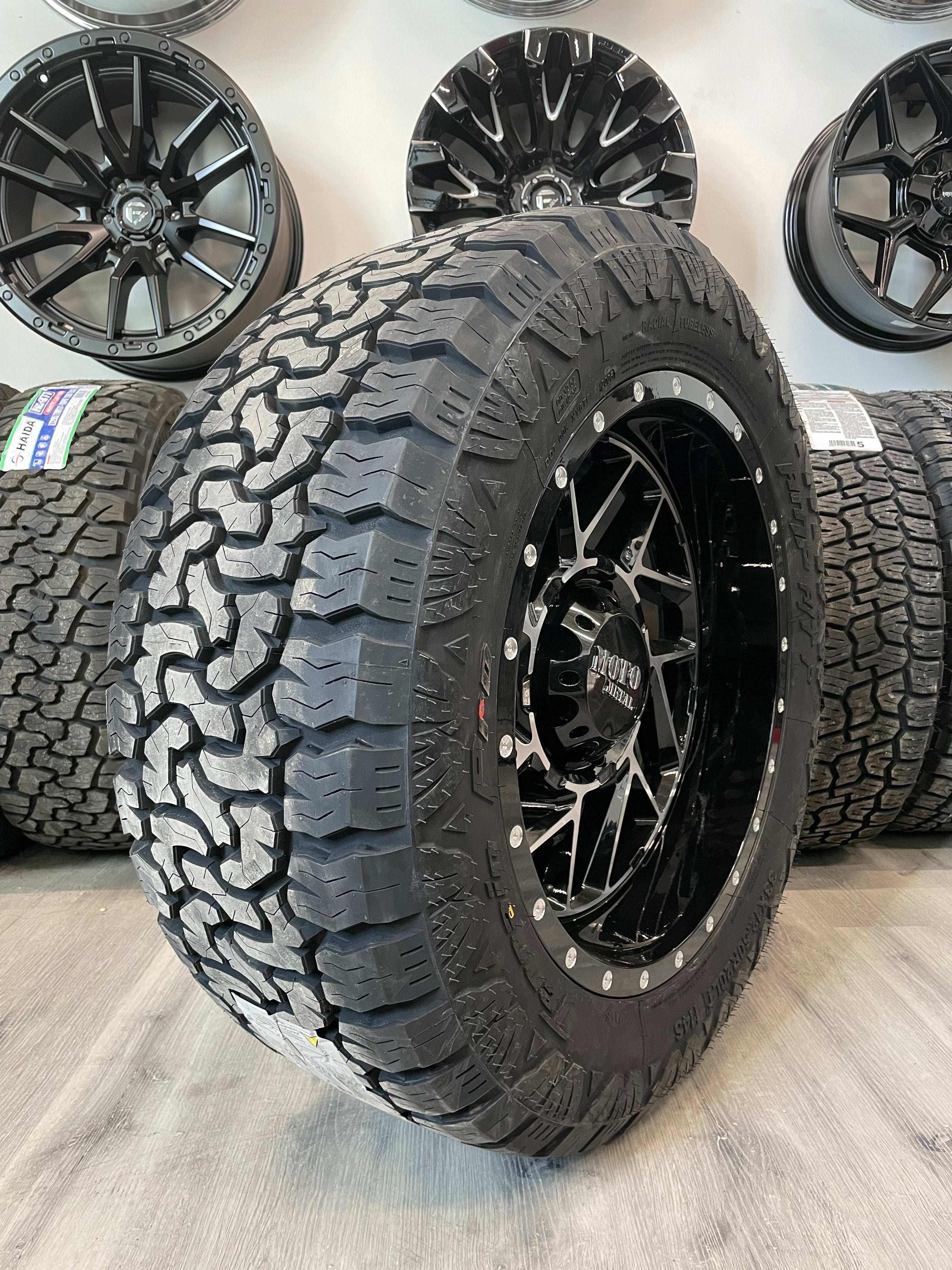 (SET OF FOUR) Moto Metal Breakout 20x10 8x165.1 -18 Gloss BLK Machined | LT33x12.50r20 Amp Terrain Pro