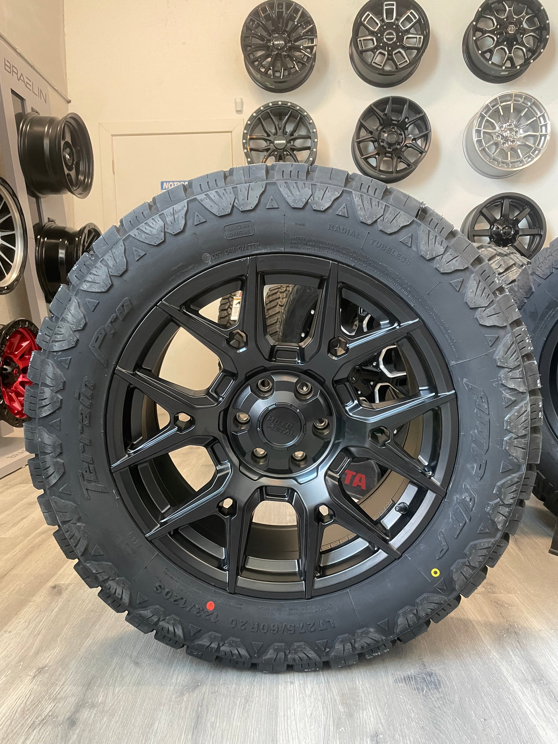 ( SET OF FOUR ) MOTO METAL MASON MATTE BLK 20X9 6X135/6X139.7 +10 95.1MM | LT275/60r20 Amp Terrain Pro