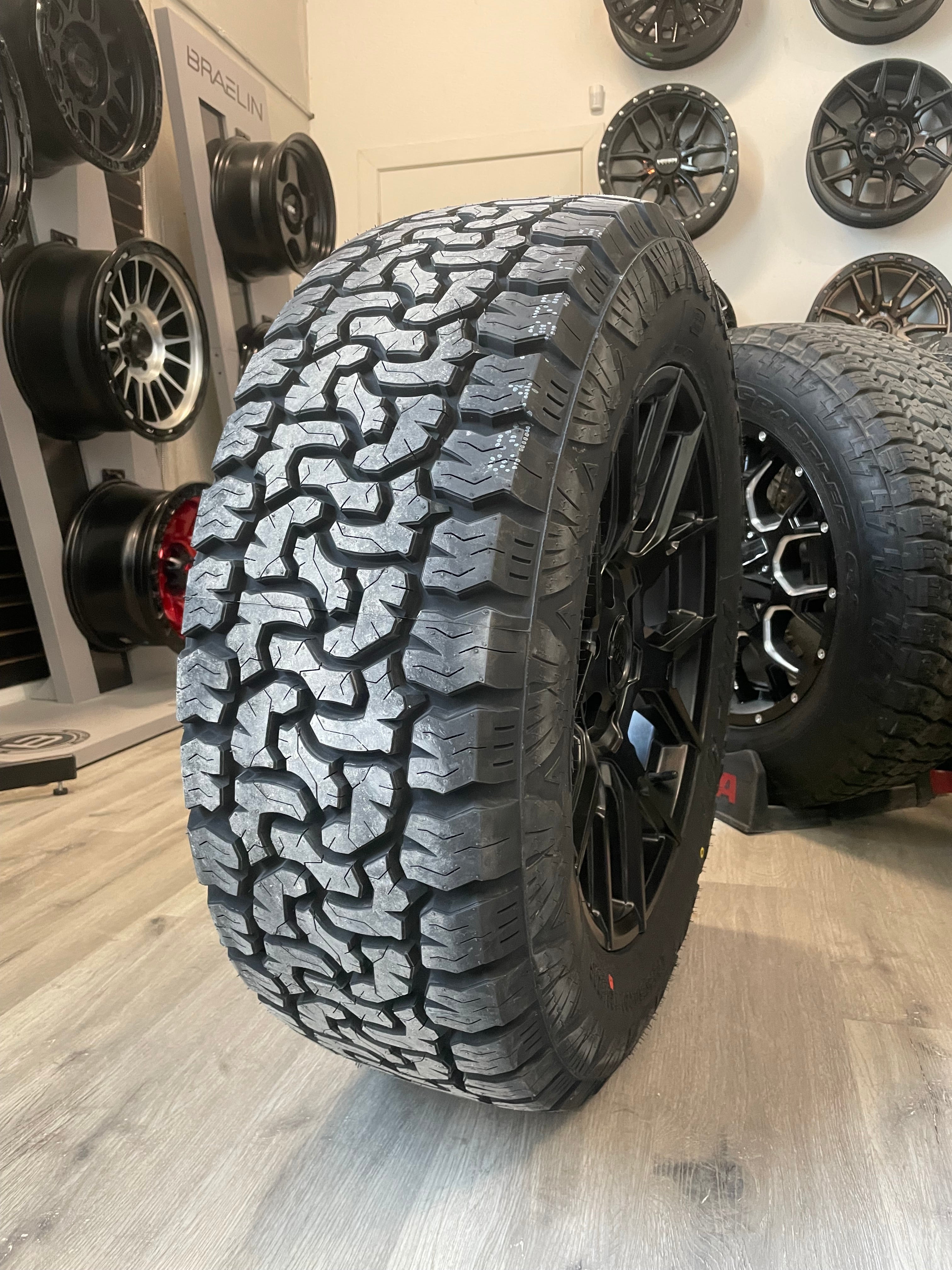 ( SET OF FOUR ) MOTO METAL MASON MATTE BLK 20X9 6X135/6X139.7 +10 95.1MM | LT275/60r20 Amp Terrain Pro