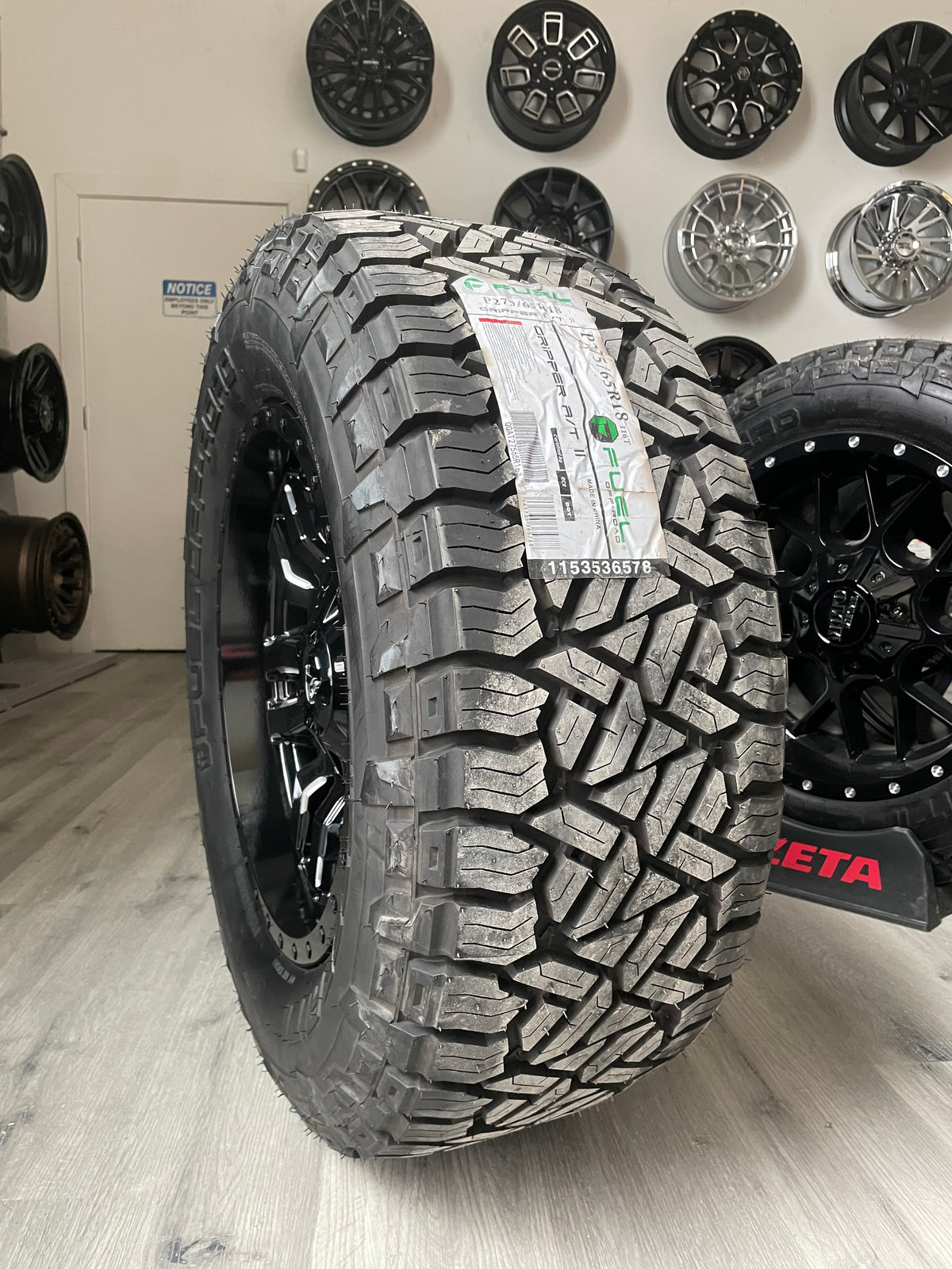 (SET OF FOUR) FUEL SLEDGE GLOSS BLK MILLED 18X9 6X135/6X139.7 +1MM 106.1MM | 275/65R18 FUEL GRIPPER AT2