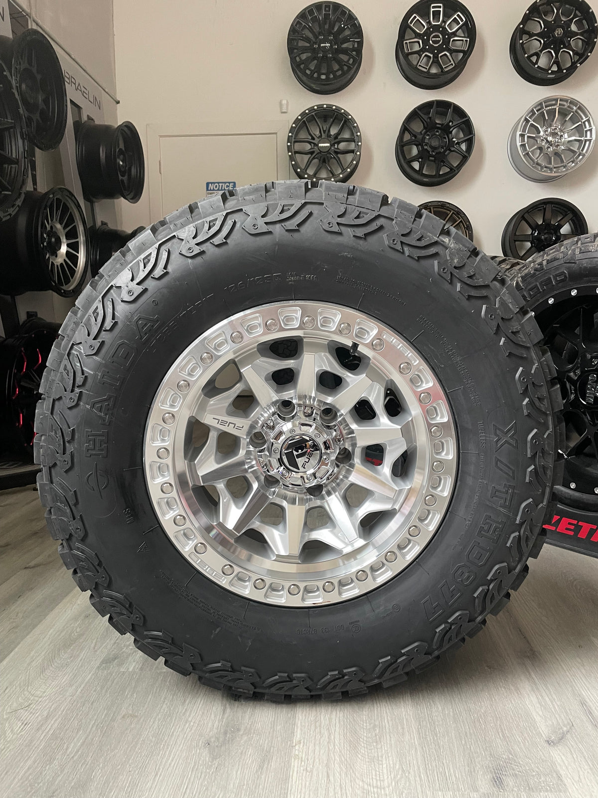 (SET OF FOUR) FUEL COVERT SILVER/MACHINED 17X8.5  6X139.7 0MM 106.1MM | 285/70R17 HAIDA 877