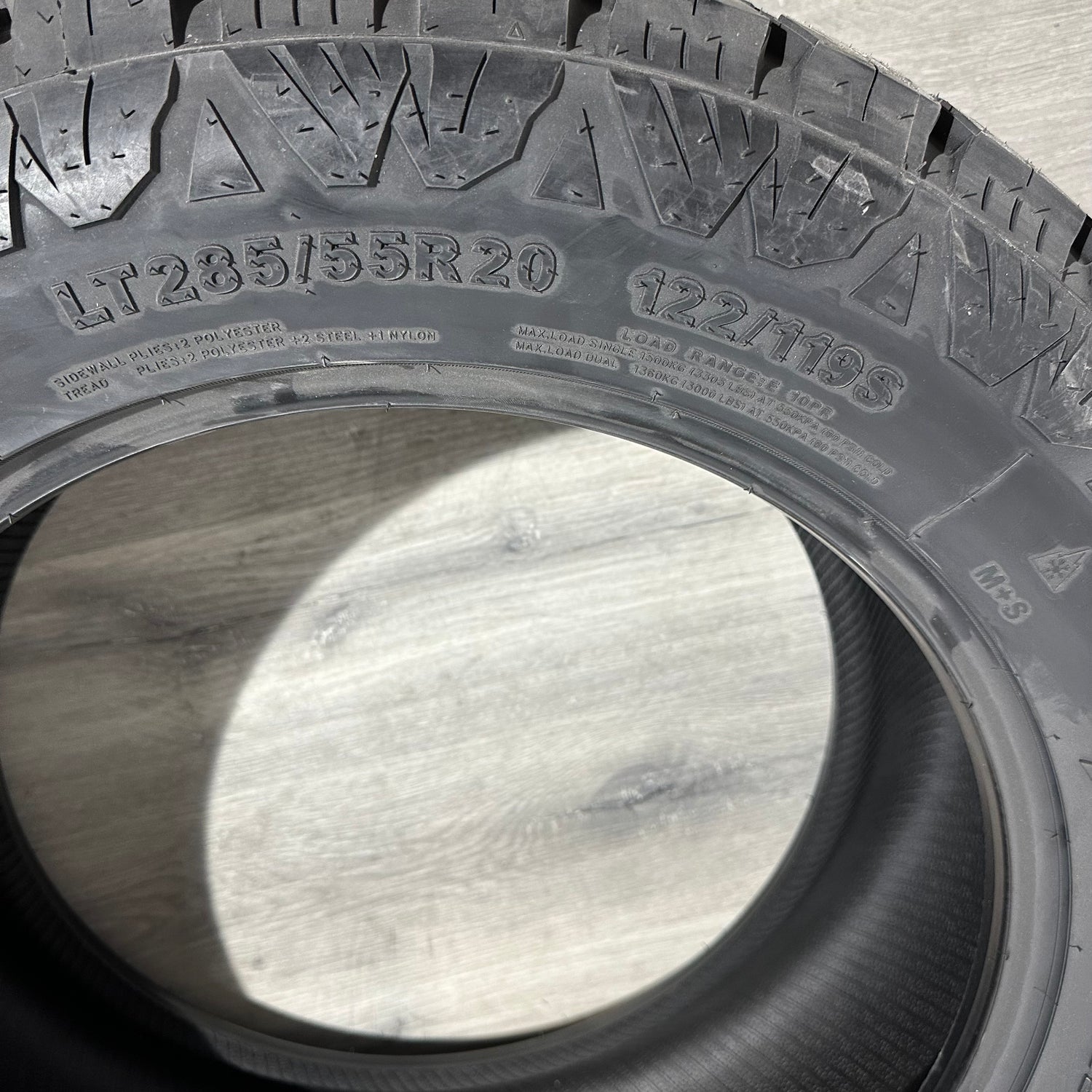 AMP TERRAIN PRO A/T P | 285/55R20