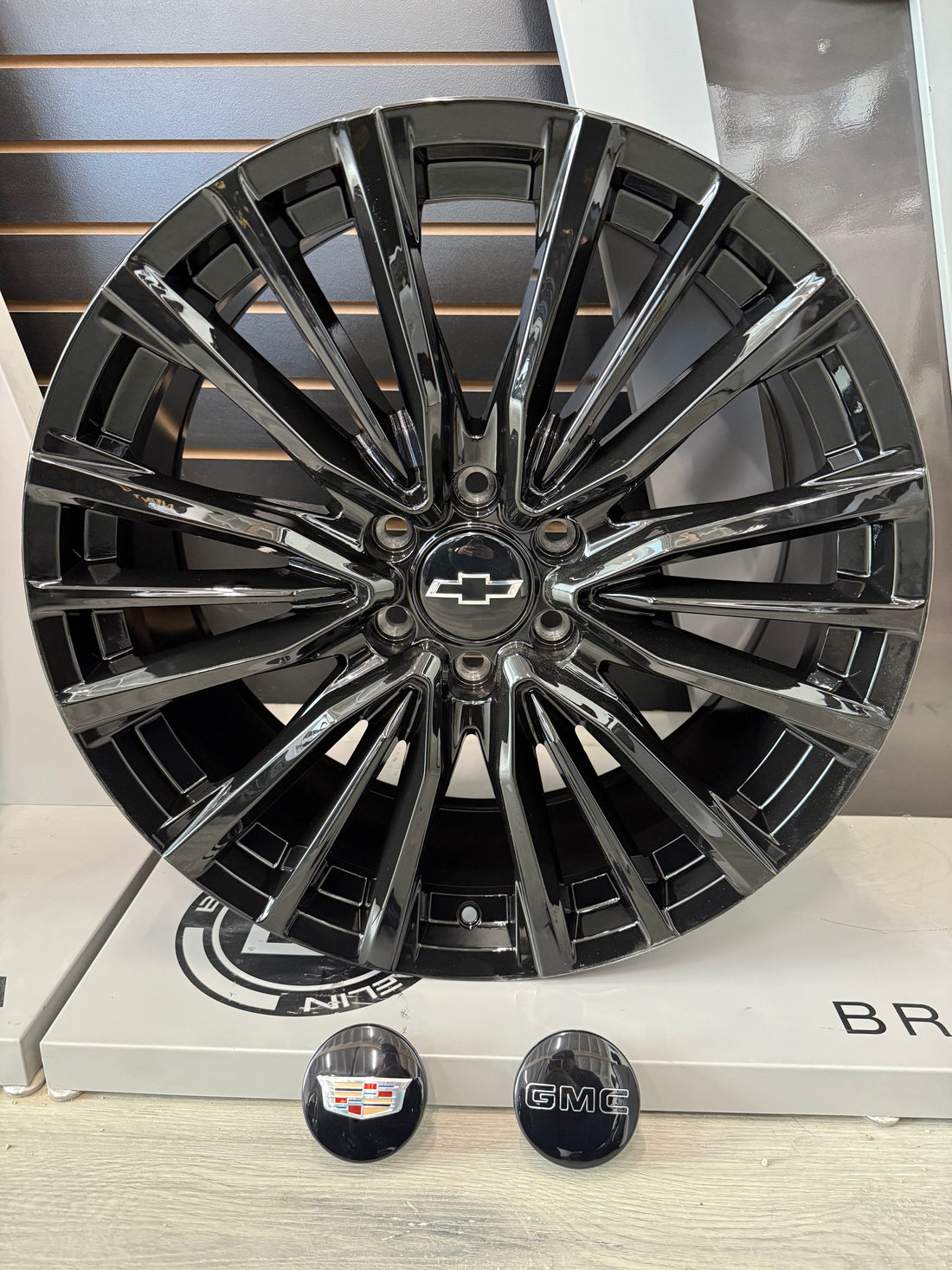 ART OEM GMC/CHEVY/CADILLAC 330 GLOSS BLACK REPS 22X9 +28 6X139.7MM 77.8MM