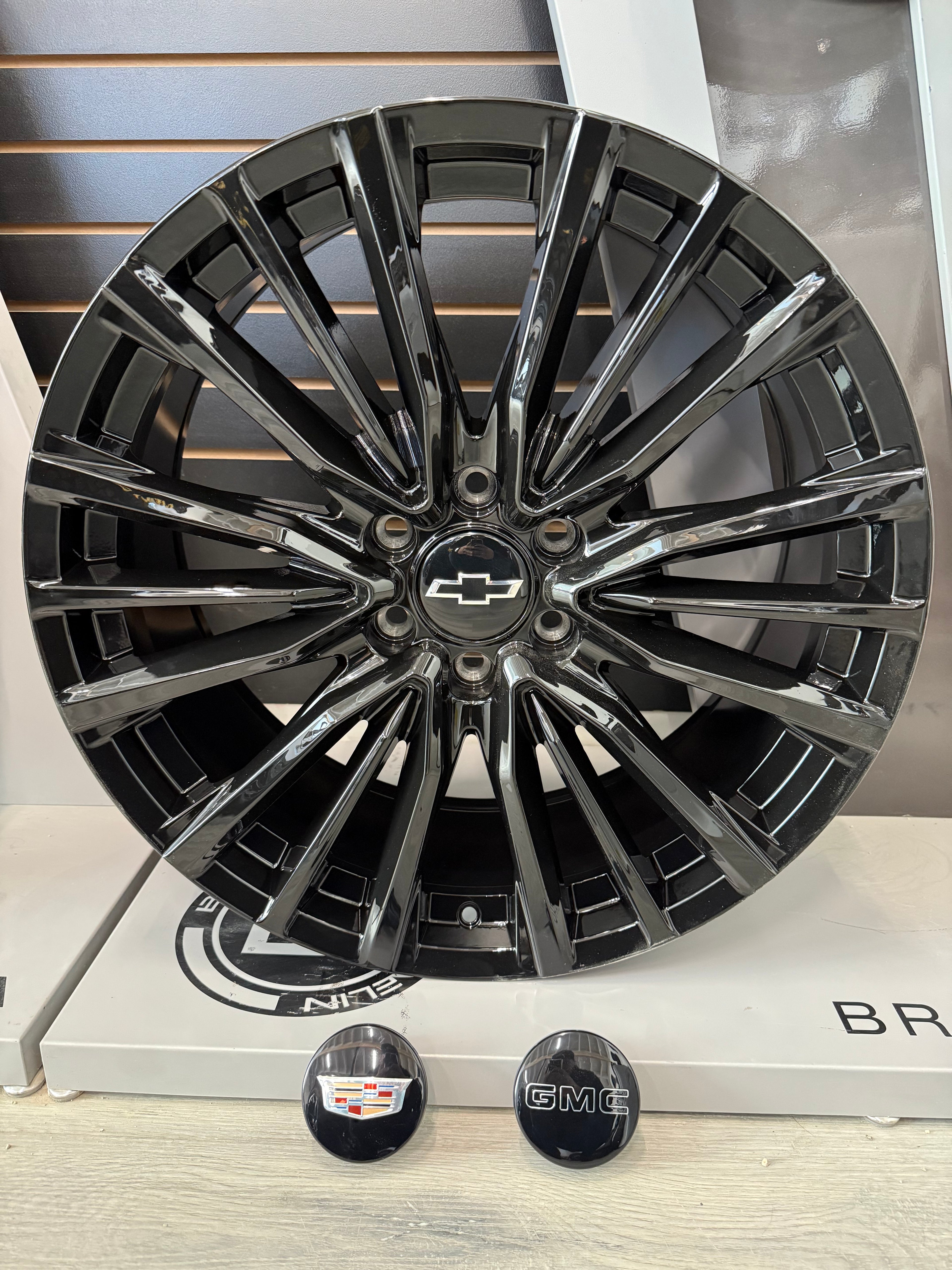 ART OEM GMC/CHEVY/CADILLAC 330 GLOSS BLACK REPS 22X9 +28 6X139.7MM 77.8MM
