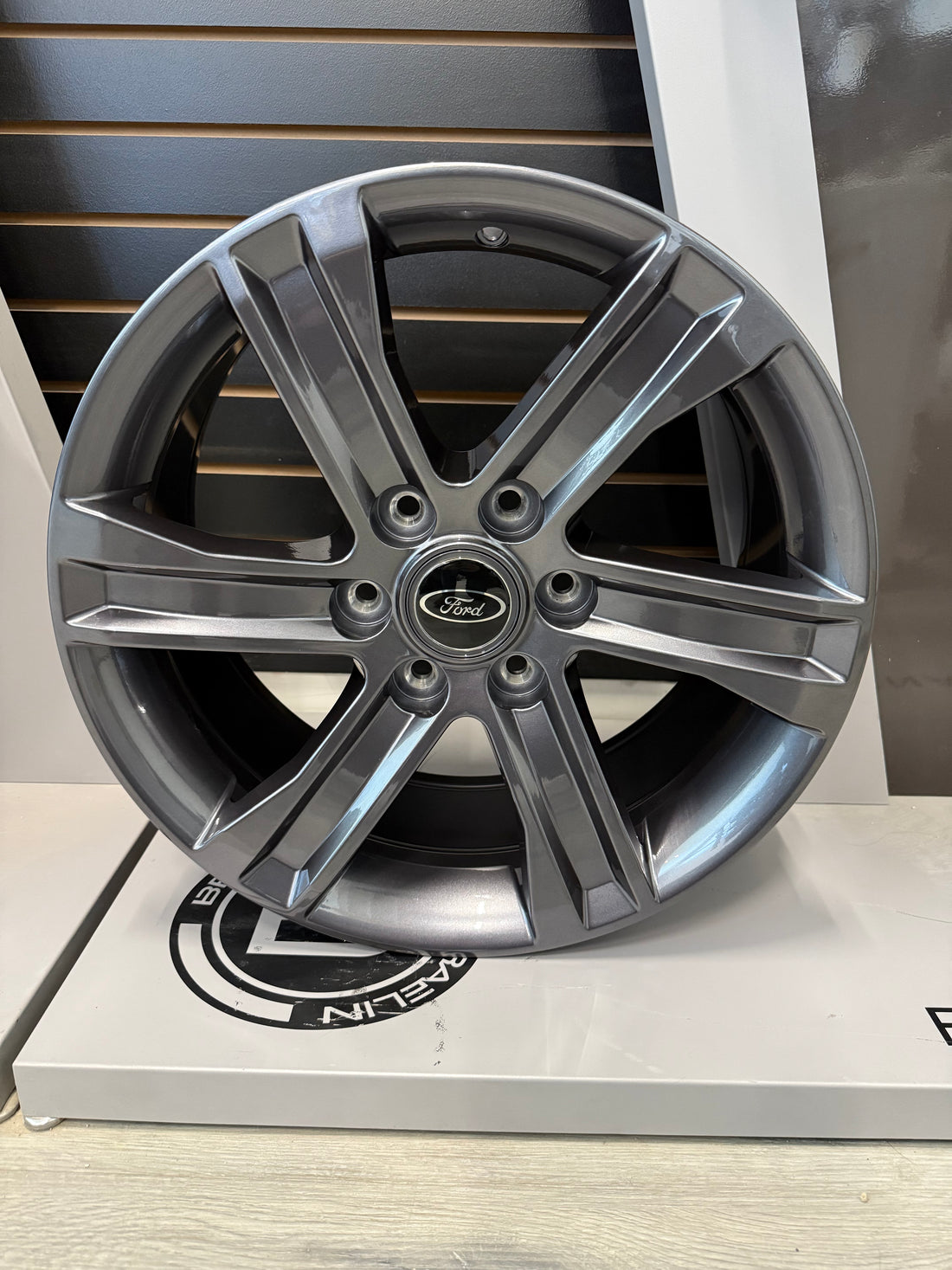 OEM LARIAT 269 F150 GUNMETAL REPS 18X8 +35 6X135MM 87.1MM