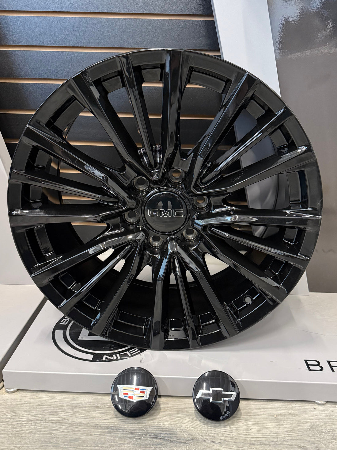 OEM 330 GMC/CHEVY/CADILLAC GLOSS BLACK REPS 20X9 +27 6X139.7MM 78.1MM