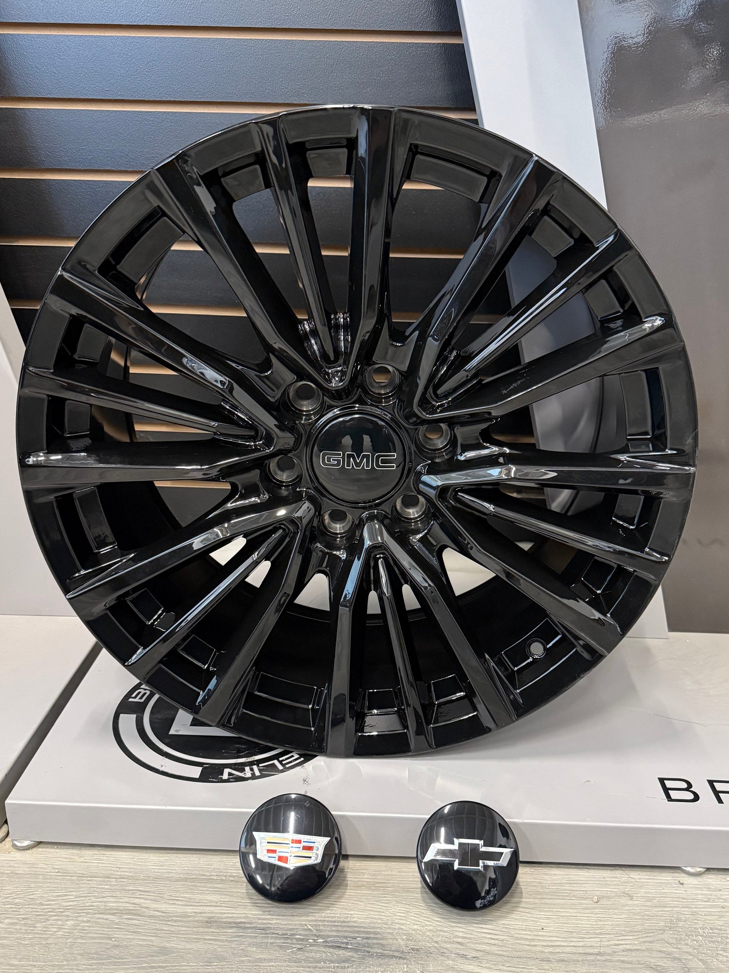 OEM 330 GMC/CHEVY/CADILLAC GLOSS BLACK REPS 20X9 +27 6X139.7MM 78.1MM