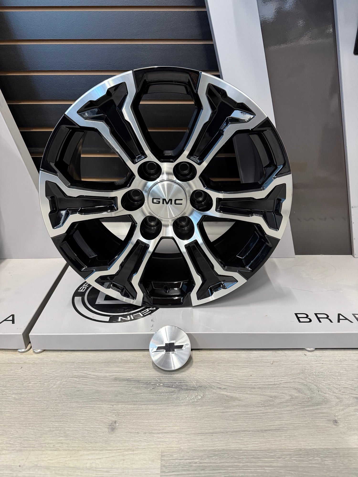 ART GMC AT4 OEM REPS 385 GLOSS BLACK - MACHINED FACE 18X8.5 +26 6X139.7MM 77.8MM