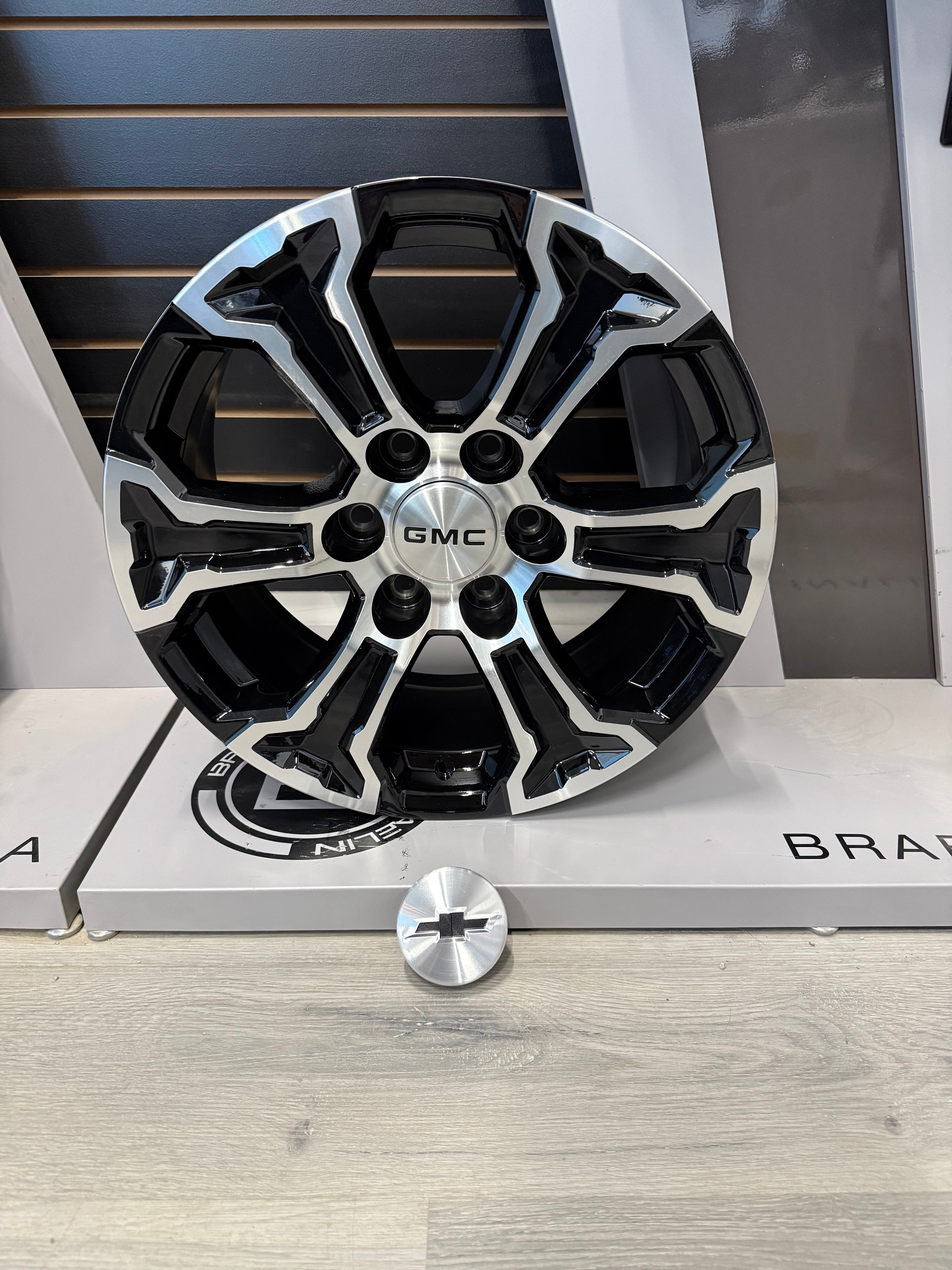 ART GMC AT4 OEM REPS 385 GLOSS BLACK - MACHINED FACE 18X8.5 +26 6X139.7MM 77.8MM